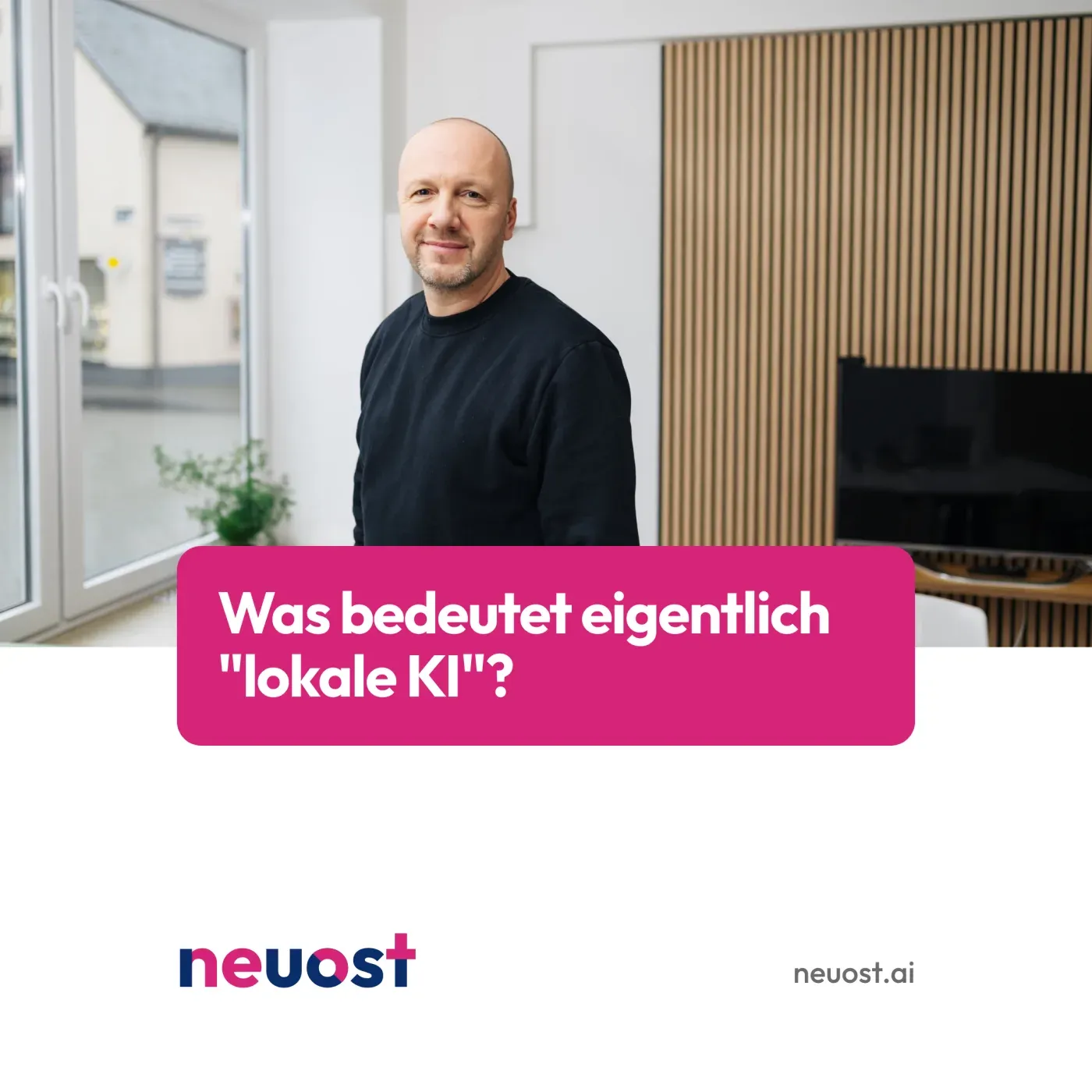 Lokale KI: Was ist das und was bringt sie im Unternehmen? Titelbild mit Ralf Cornesse im Büro