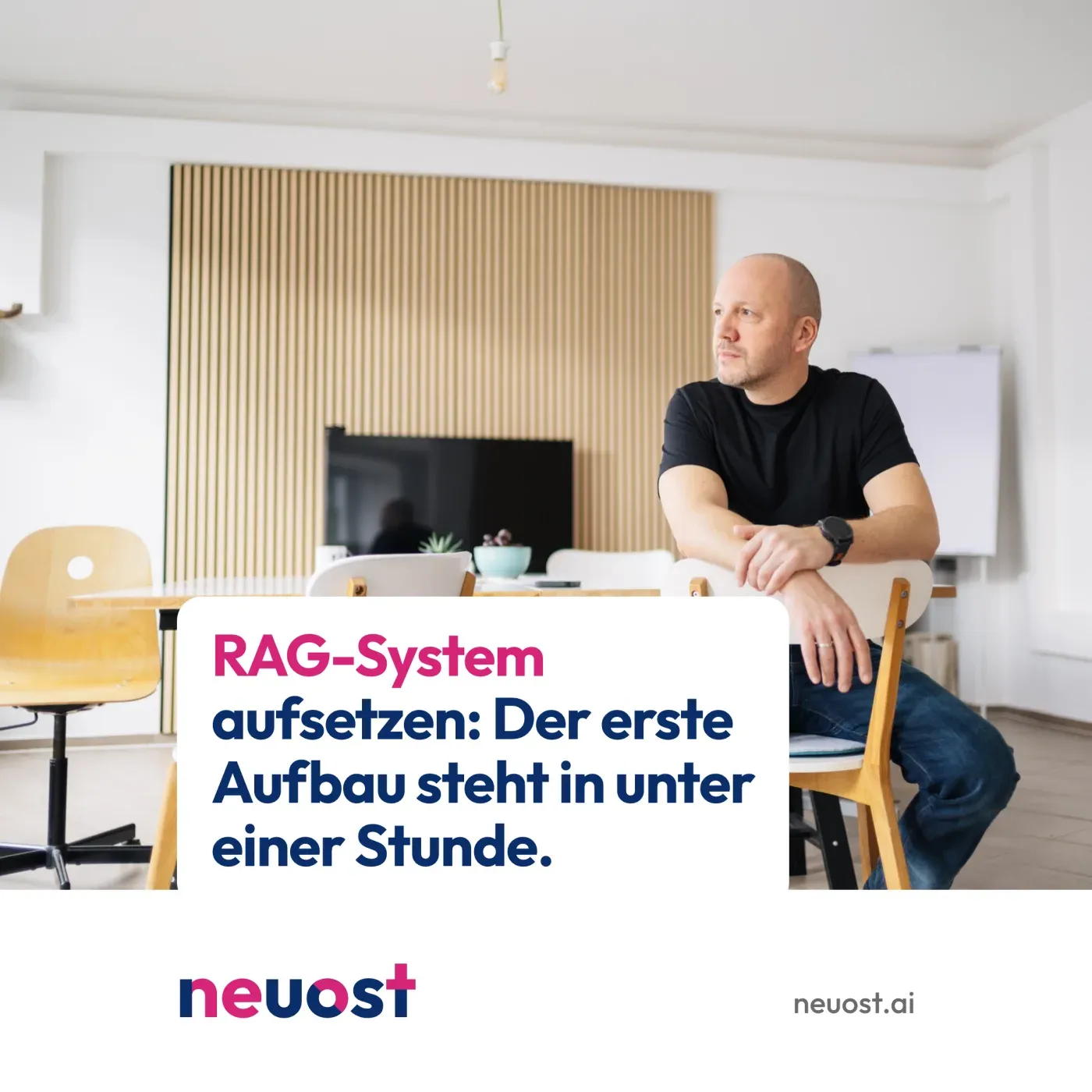 RAG-System aufsetzen: Werkzeuge und Schritte für den Einstieg. Titelbild mit Ralf Cornesse im Büro
